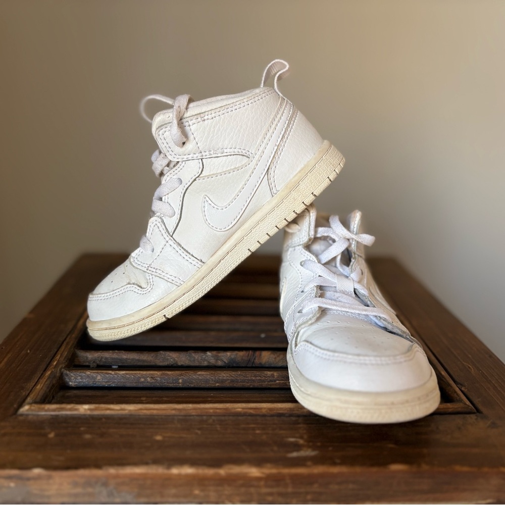 Nike Kids Air Jordan 1 Mid White High-Top Sneakers Shoes - Picture 2 of 7